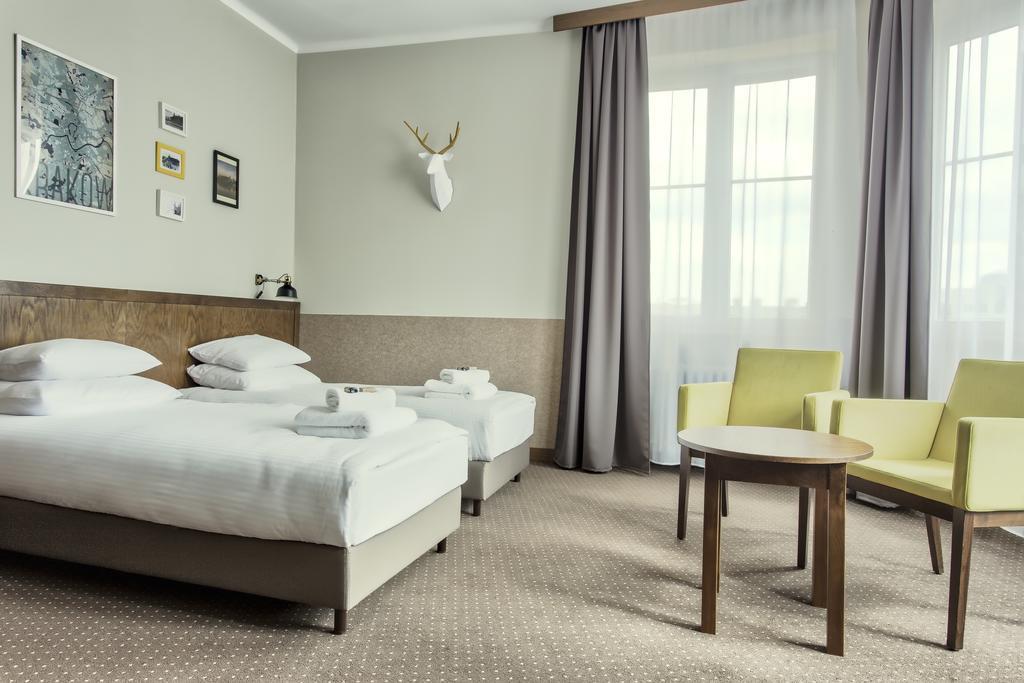 Daniel Griffin Aparthotel By Artery Hotels Krakow Room photo